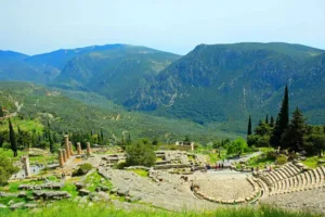 Blick auf die Ausgrabungsstätte des Orakels von Delphi, Teil des Wandkalenders "Der Norden Griechenlands"