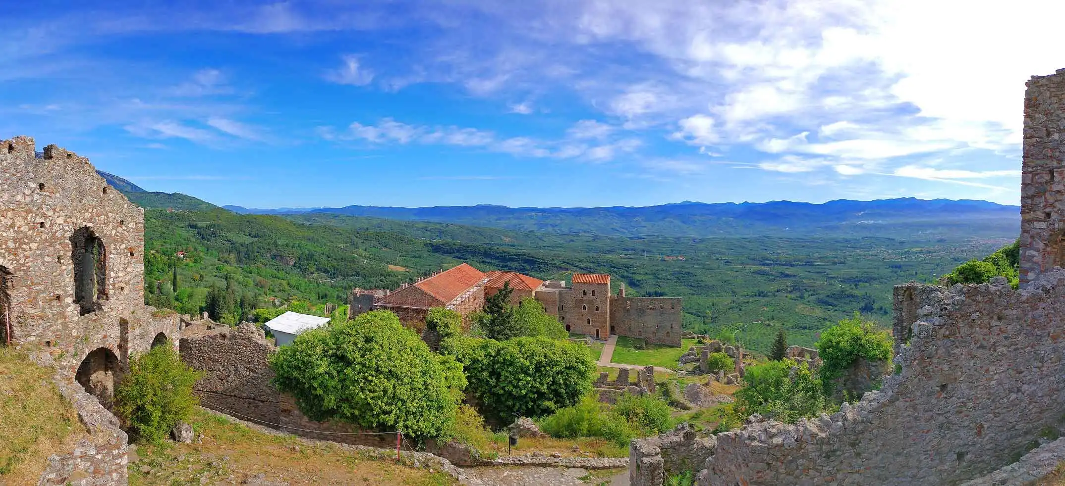 Blick von der Kirche der Hagia Sophia ins Tal, Teil des Wandkalenders "Von Olympia über Messene nach Mystras"