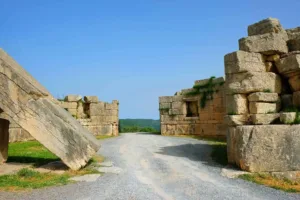 Das Arkadische Tor in Messene, Teil des Wandkalenders "Von Olympia über Messene nach Mystras"