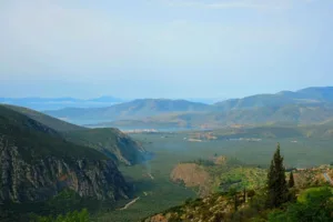 Blick aus Delphi auf Itea und Agioi Pantes, Teil des Wandkalenders "Der Norden Griechenlands"