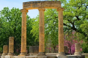 Dieses Philippeion wurde von Alexander dem Großen gestiftet, Teil des Wandkalenders "Von Olympia über Messene nach Mystras"