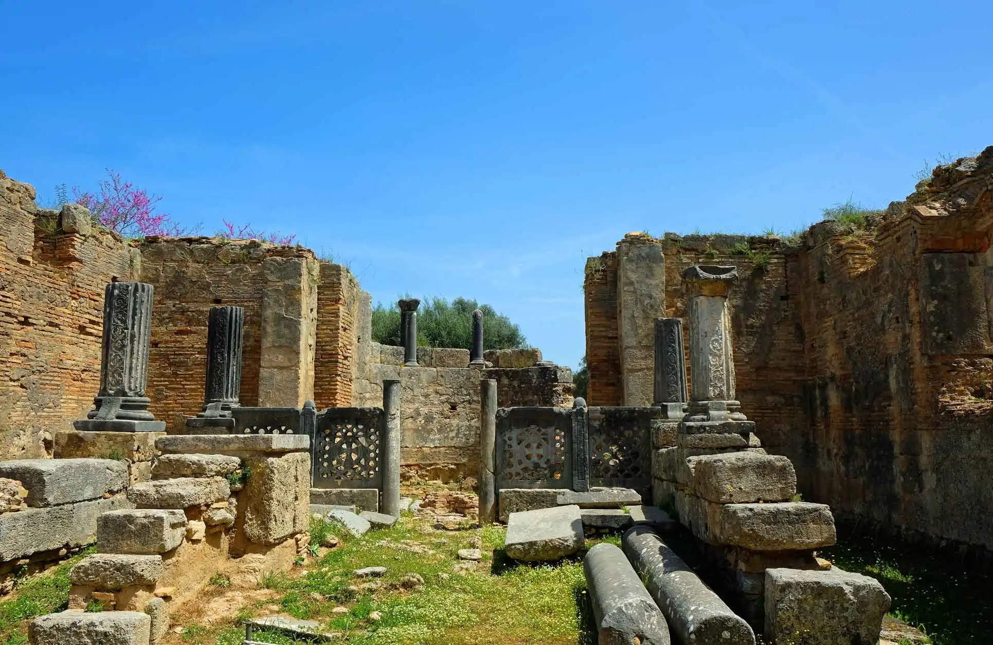 Die Werkstatt des Phidias, dem Erbauer der goldenen Zeusstatue, Teil des Wandkalenders "Von Olympia über Messene nach Mystras"