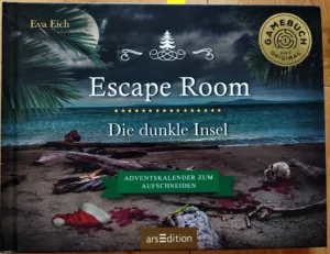 Der Escape Room Adventskalender "Die dunkle Insel" von Eva Eich mit mehr oder weniger weihnachtlichen Motiven auf dem Cover.