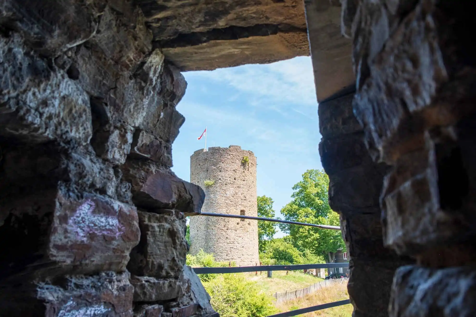 Blick auf den Bergfried, Teil des Wandkalenders "Blankenberg Burg und Stadt"