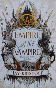 Das Cover des Romans "Das Reich der Vampire" oder "Empire of the Vampire" von Jay Kristoff zeigt verschiedene Tiere, Gegenstände und Symbole, die mit Vampiren in Verbindung gebracht werden können.