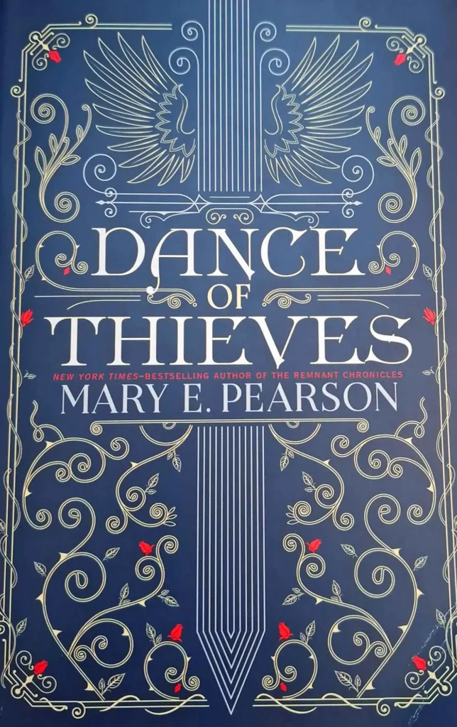 Das Cover des Romans "Dance of Thieves" von Mary E. Pearson zeigt einen stilisierten Dolch mit Flügeln.