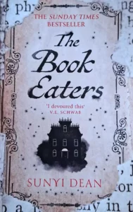 Sunyi Dean - The Book Eaters Das Cover des Romans "The Book Eaters" von Sunyi Dean zeigt eine stilisierte Villa.