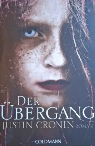 Justin Cronin - Der Übergang Das Cover des Romans "Der Übergang" von Justin Cronin zeigt die Protagonistin Amy.