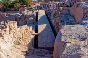 Antiker Steinbruch von Assuan, Teil des Wandkalenders "Monumente der Ewigkeit - von Wesiren bis zu Cäsaren in Ägypten"