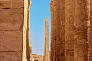 Blick auf den Obelisk von Thutmosis I. (Karnak), Teil des Wandkalenders "Monumente der Ewigkeit - von Wesiren bis zu Cäsaren in Ägypten"